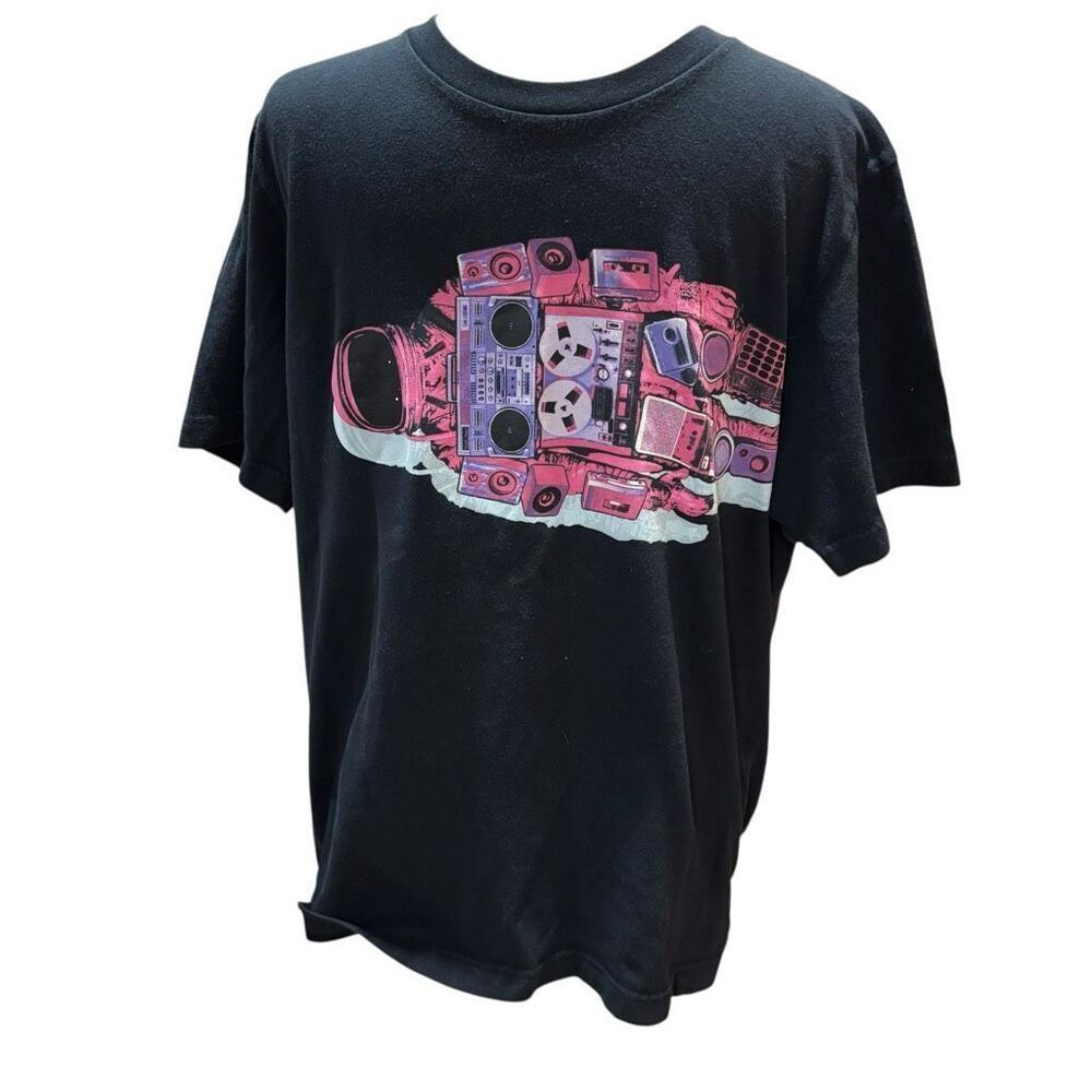 Uniqlo x MoMA Astronaut Space Man Boombox Tape Players Music Man T-Shirt Men’s M